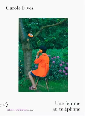 Couverture du produit · Une femme au téléphone