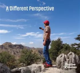 Couverture du produit · A Different Perspective : Edition en anglais-français-arabe