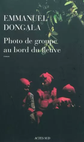 Couverture du produit · Photo de groupe au bord du fleuve