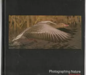 Couverture du produit · Photographing nature (Life library of photography)