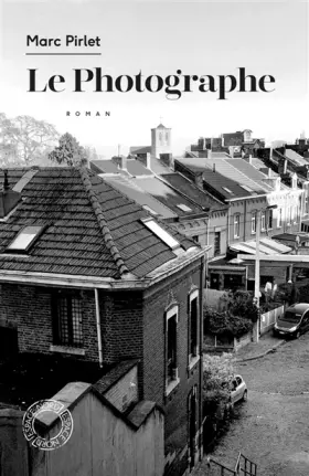 Couverture du produit · Le photographe: Suivi de Derrière la porte