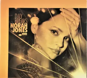 Couverture du produit · Day Breaks