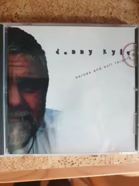 Couverture du produit · Heroes and soft targets