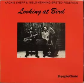 Couverture du produit · Looking At Bird