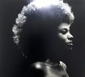 Couverture du produit · Young Bones