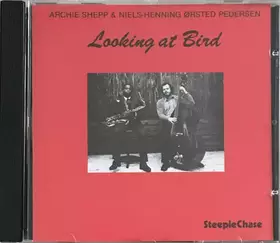 Couverture du produit · Looking At Bird