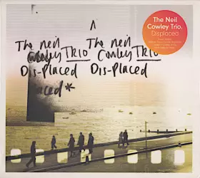 Couverture du produit · Displaced