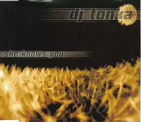 Couverture du produit · She Knows You