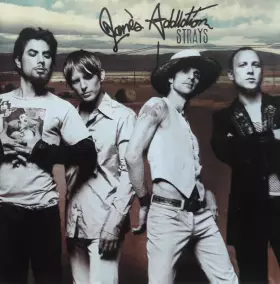 Couverture du produit · Strays