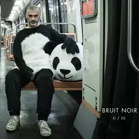 Couverture du produit · II / III