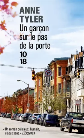 Couverture du produit · Un garçon sur le pas de la porte