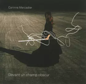 Couverture du produit · Devant un champ obscur