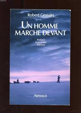 Couverture du produit · Un homme marche devant